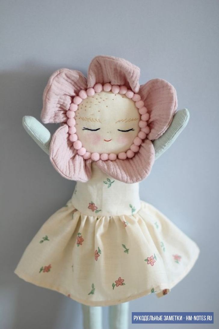 Текстильная кукла цветочек