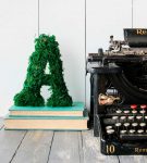 Декорируем большую и объемную букву мхом