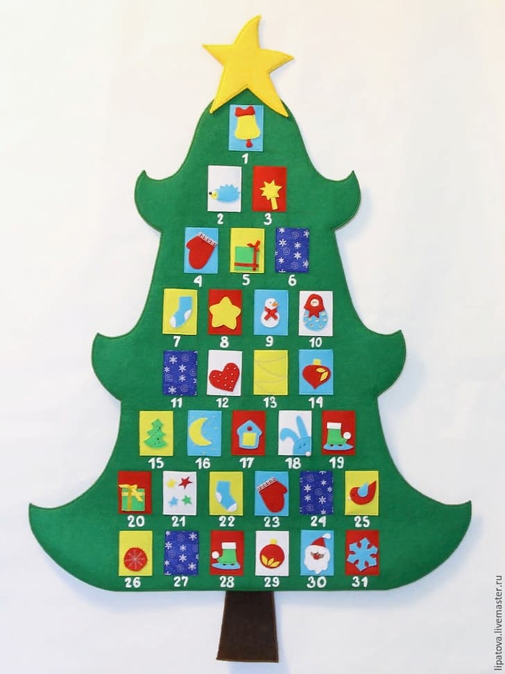 рождественский календарь из фетра в виде ёлки с кармашками